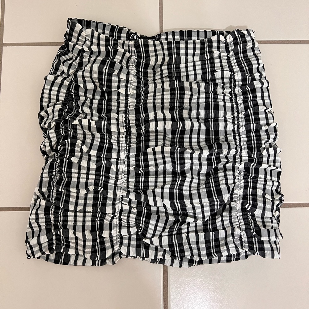 Black and white mini skirt